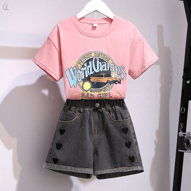 ピンク／Tシャツ＋グレー／パンツ