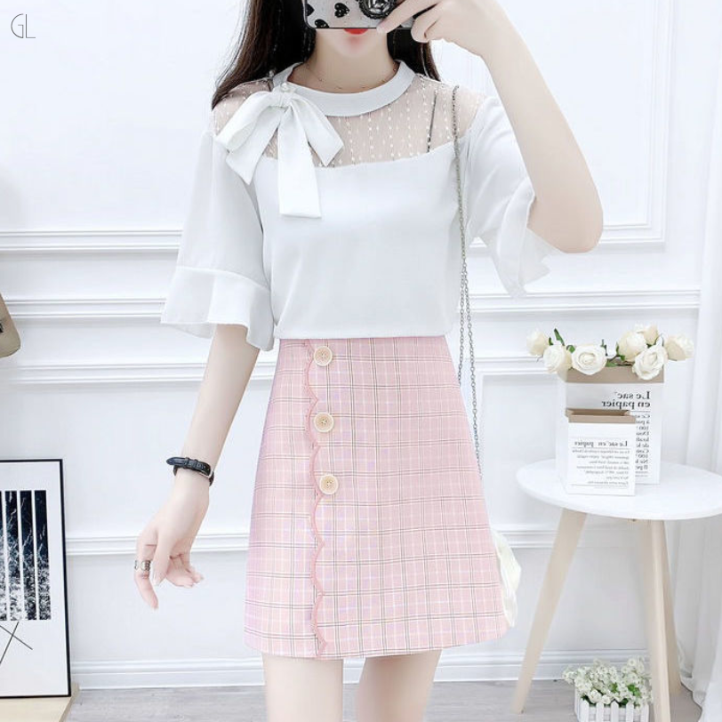ホワイト半袖/シャツ+ピンク/スカート