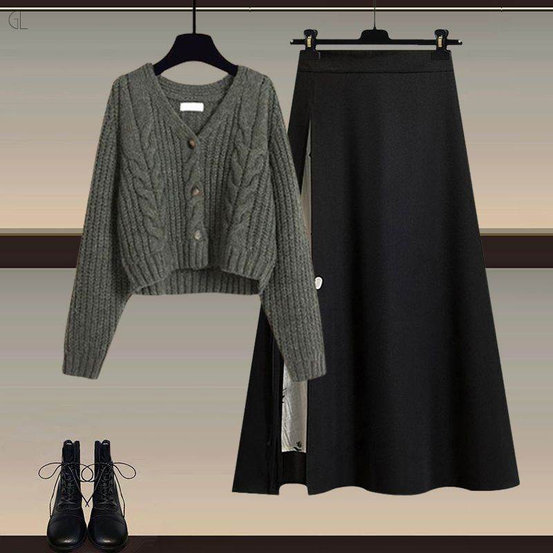 グリーン/セーター+ブラック/スカート